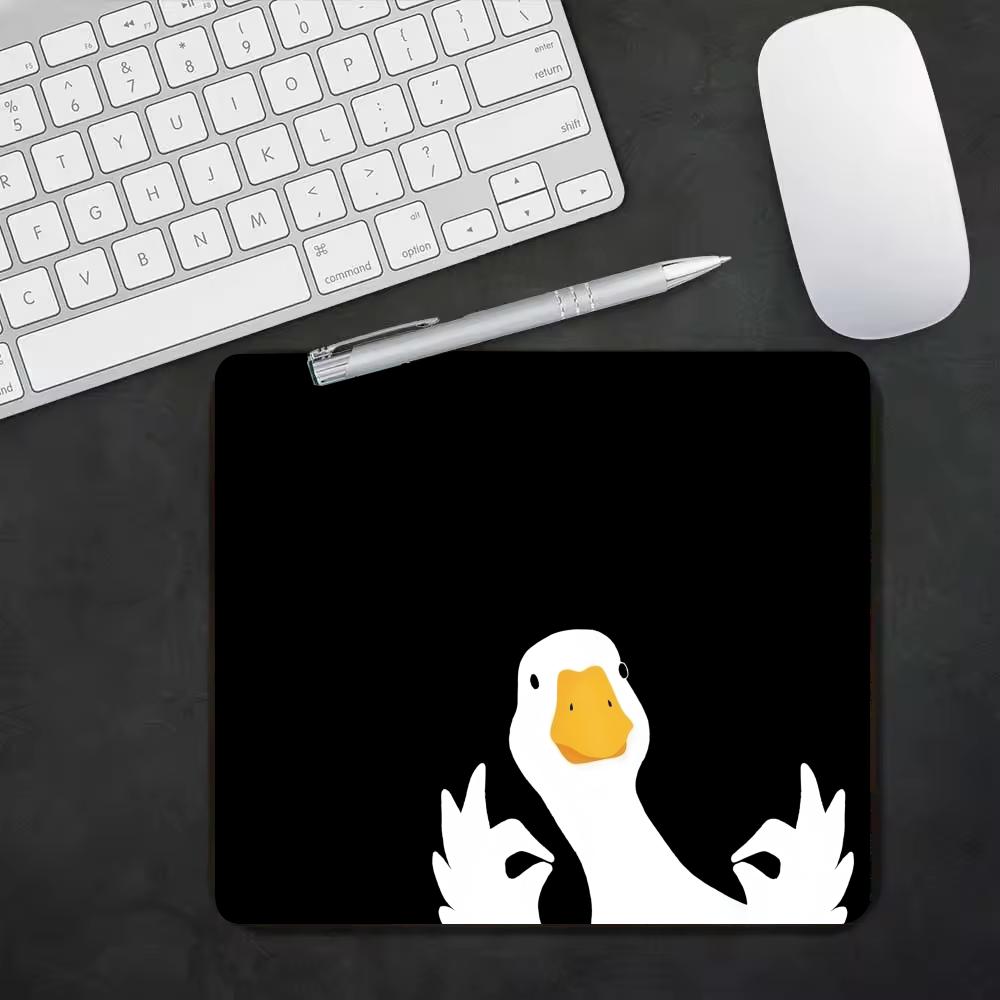 Home Office Background - لوحة ماوس صغيرة بنمط الإوزة البيضاء